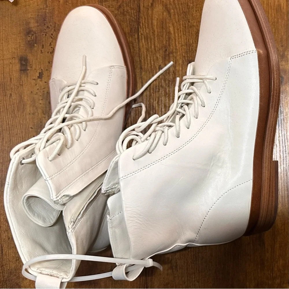Vince White Boots Size 7.5 - Picture 2 of 3